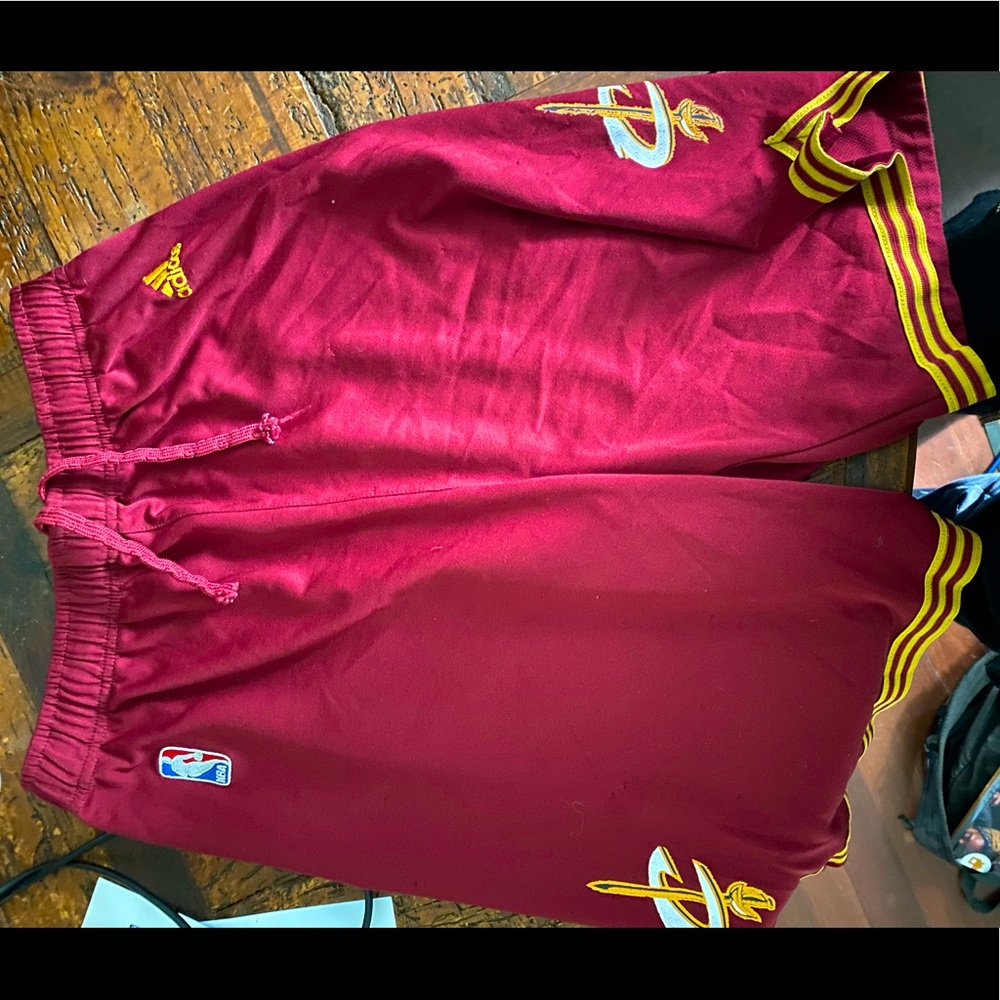 Cleveland Cavs Shorts, Kids XL (18/20)